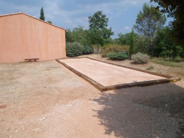 Terrain jeu de boule à Nans les Pins