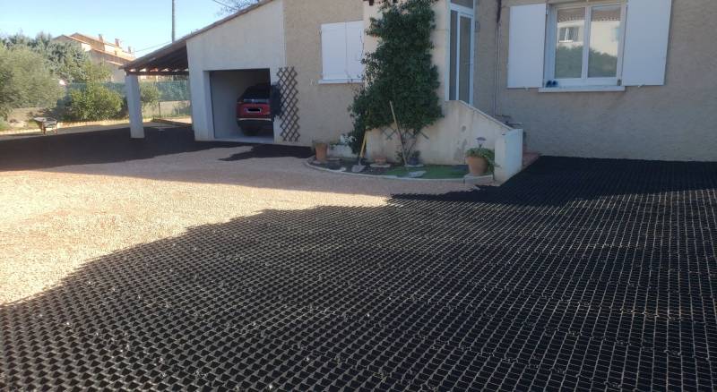 Parking stabilisé avec dalles gravel Grid et gravier 6/9 à Saint Maximin La SAinte Baume