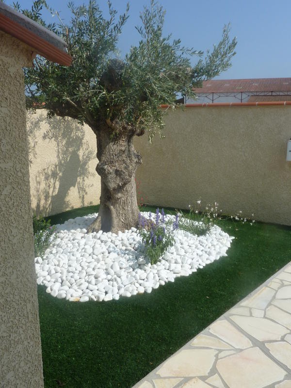 Pose d'un gazon synthétique à Marseille 13013 dans les Bouches du Rhone