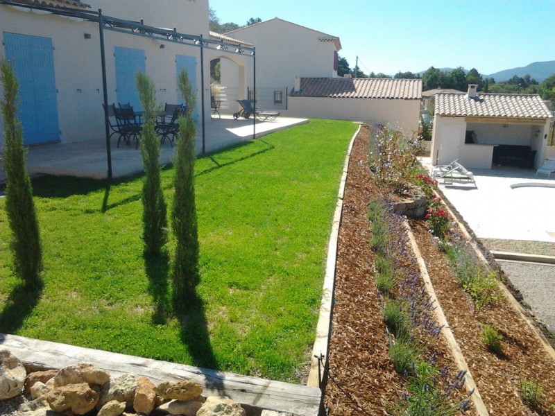 Gazon prairie dans le var