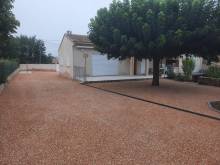 Jade Espaces Verts Pose mur anti-bruit dans un jardin