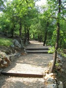 Un escalier stabilisé en flan de colline a St maximin dans le var